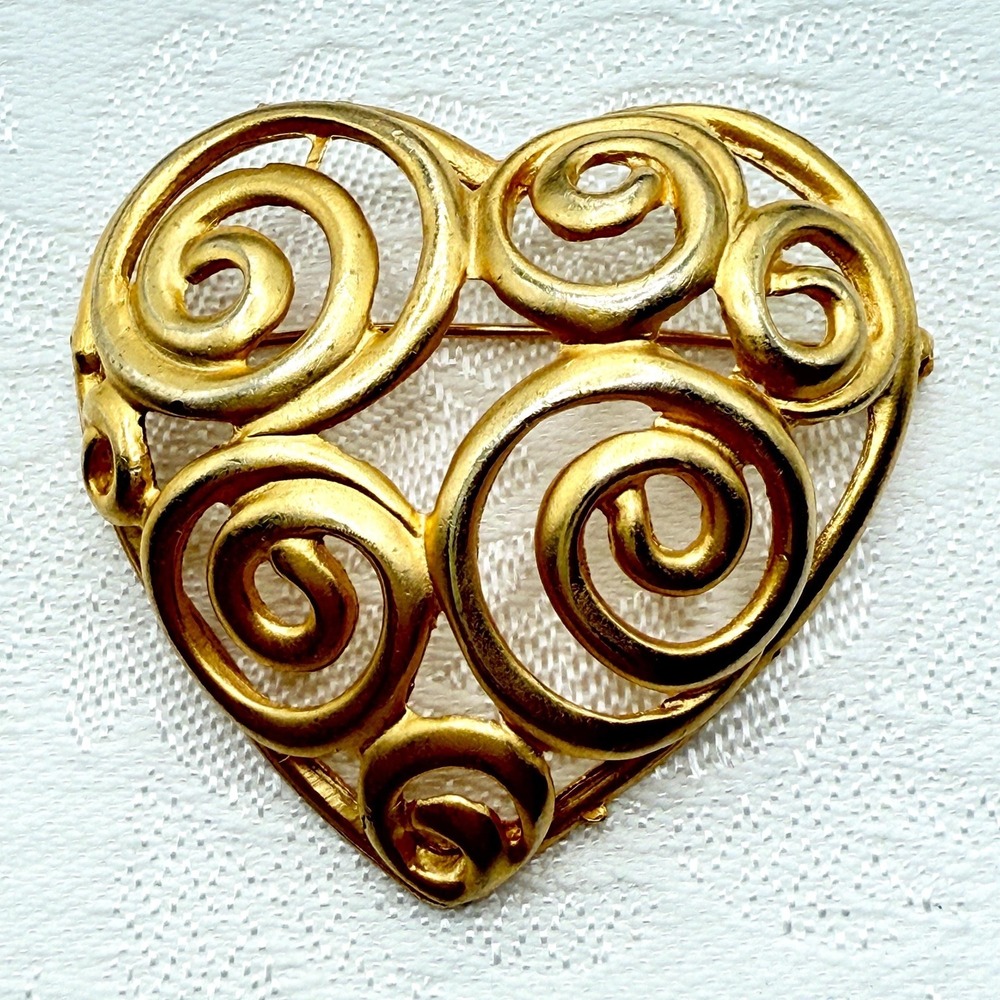 Vintage Large Gold Tone Scrollwork Swirl Open Heart Brooch Pin